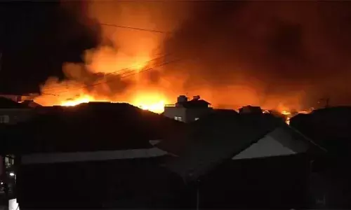 ജപ്പാനില്‍ വന്‍ തീപിടിത്തം;  170 വീടുകള്‍ക്ക് നാശനഷ്ടം; അഗ്‌നിശമന സേനാംഗങ്ങള്‍ രക്ഷാപ്രവര്‍ത്തനം തുടരുന്നു