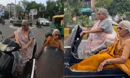 നഗരത്തിലൂടെ പറക്കുന്ന രണ്ടുപേരെ കണ്ട് കൗതുകം; വാർദ്ധക്യത്തിന്റെ ഊന്നുവടി പിടിക്കാതെ ഒരു യാത്ര; പ്രായം ഒന്നിനും തടസ്സമല്ലാതാകുന്ന കാഴ്ച; സോഷ്യൽ മീഡിയയിൽ വൈറലായി ഈ സഹോദരിമാർ