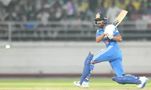 ദക്ഷിണാഫ്രിക്ക എയ്‌ക്കെതിരായ മൂന്നാം ഏകദിനം: ലുവാന്‍ ഡ്രി പ്രിട്ടോറിയൂസീനും റിവാള്‍ഡോ മൂണ്‍സാമിക്കും സെഞ്ചുറി; ഇന്ത്യ എയ്ക്ക് ബാറ്റിംഗ് തകർച്ച; ക്രീസിൽ ഇഷാൻ കിഷനും ആയുഷ് ബദോനിയും