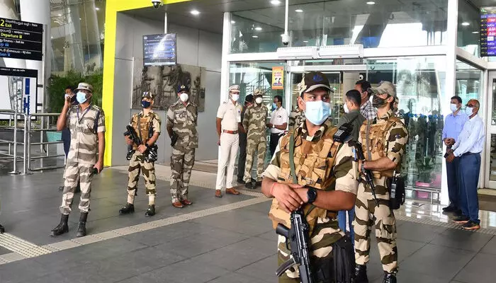 വിമാനത്താവളങ്ങളില് സിഐഎസ്എഫ് അംഗബലം കൂട്ടുന്നു; കേരളത്തിലെത്തുന്നത് 250 പേര് വിമാനത്താവളങ്ങളില് സിഐഎസ്എഫ് അംഗബലം കൂട്ടുന്നു; കേരളത്തിലെത്തുന്നത് 250 പേര്