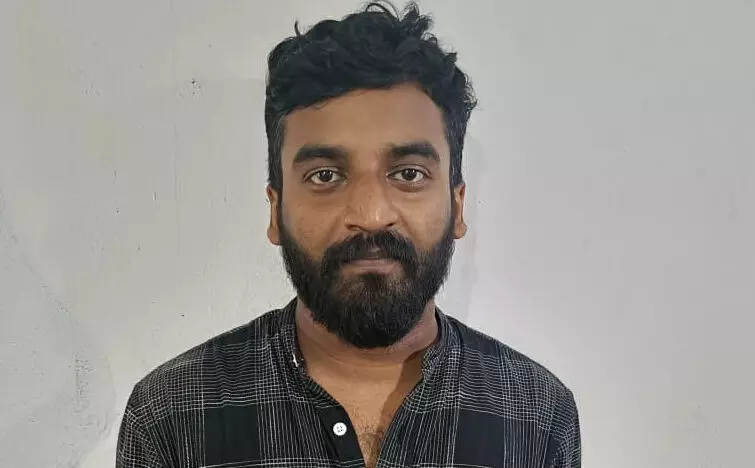 വൃക്ക തരപ്പെടുത്തി തരാമെന്നു വാഗ്ദാനം ചെയ്തു പണം തട്ടി; രോഗിയില് നിന്നും ആറു ലക്ഷം രൂപ വാങ്ങി വഞ്ചിച്ച കേസിലെ പ്രതി അറസ്റ്റില് വൃക്ക തരപ്പെടുത്തി തരാമെന്നു വാഗ്ദാനം ചെയ്തു പണം തട്ടി; രോഗിയില് നിന്നും ആറു ലക്ഷം രൂപ വാങ്ങി വഞ്ചിച്ച കേസിലെ പ്രതി അറസ്റ്റില്