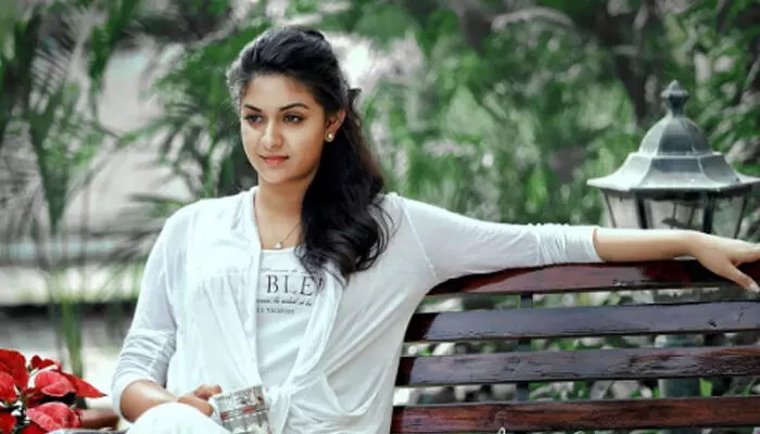 എ.ഐ അനുഗ്രഹവും ശാപവും, എന്റെ ആ ചിത്രം കണ്ട് ഞെട്ടിപ്പോയി; ഞാൻ അങ്ങനെ പോസ് ചെയ്തിട്ടില്ല; മോർഫ് ചെയ്ത എ.ഐ ചിത്രങ്ങൾ പ്രചരിച്ച സംഭവത്തിൽ പ്രതികരിച്ച് കീർത്തി സുരേഷ്