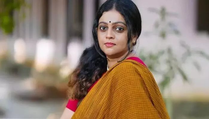 വീട്ടിലും സ്കൂളിലും ഗുഡ് ഗേൾ പട്ടം കിട്ടാൻ എന്തൊക്കെയോ ചെയ്തു; അവരെന്നെക്കുറിച്ച് എന്തു വിചാരിക്കും എന്ന ചിന്തയാണ് മുന്നിൽ; തുറന്നുപറഞ്ഞ് നടി അശ്വതി ശ്രീകാന്ത് വീട്ടിലും സ്കൂളിലും ഗുഡ് ഗേൾ പട്ടം കിട്ടാൻ എന്തൊക്കെയോ ചെയ്തു; അവരെന്നെക്കുറിച്ച് എന്തു വിചാരിക്കും എന്ന ചിന്തയാണ് മുന്നിൽ; തുറന്നുപറഞ്ഞ് നടി അശ്വതി ശ്രീകാന്ത്