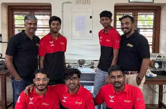 ദുരന്തനിവാരണത്തിന് ഓട്ടോണമസ് ഡ്രോണ് വികസിപ്പിച്ച എന്.ഐ.ടി. കാലിക്കറ്റിലെ വിദ്യാര്ഥികള് ദുരന്തനിവാരണത്തിന് ഓട്ടോണമസ് ഡ്രോണ് വികസിപ്പിച്ച എന്.ഐ.ടി. കാലിക്കറ്റിലെ വിദ്യാര്ഥികള്