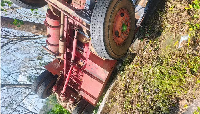 കണ്ണൂര് നടുവിലില് ലോറി മറിഞ്ഞ് ഇതരസംസ്ഥാന തൊഴിലാളി മരിച്ചു; ഗുരുതര പരുക്കേറ്റ ഏഴുപേര് ആശുപത്രിയില് കണ്ണൂര് നടുവിലില് ലോറി മറിഞ്ഞ് ഇതരസംസ്ഥാന തൊഴിലാളി മരിച്ചു; ഗുരുതര പരുക്കേറ്റ ഏഴുപേര് ആശുപത്രിയില്