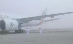 താഴ്ന്ന് പറക്കുമ്പോൾ പൈലറ്റുമാർക്ക് ഒന്നും കാണാൻ പറ്റാത്ത അവസ്ഥ; ചുറ്റും മങ്ങിയ കാഴ്ചകൾ; കനത്ത മൂടൽമഞ്ഞിനെ തുടർന്ന് ദുബായ് എയർപോർട്ടിൽ വിമാനങ്ങൾ വഴിതിരിച്ചു വിട്ടു;അതീവ ജാഗ്രത