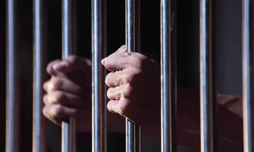 മരുമകള്‍ക്ക് അമ്മാവനോട് പ്രണയം; വിവാഹം കഴിക്കാനായി വീടുവിട്ട പെണ്‍കുട്ടിയെ ട്രെയിനില്‍ നിന്നും തള്ളിയിട്ട് കൊലപ്പെടുത്തി: അമ്മാവന്‍ അറസ്റ്റില്‍