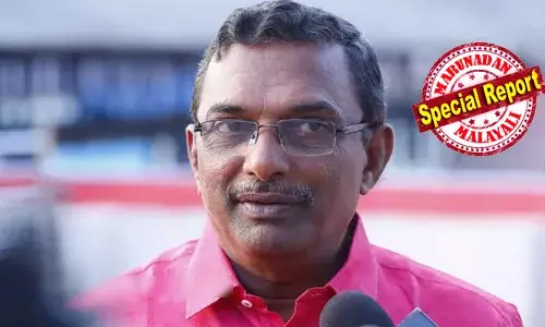 ശബരിമല സ്വര്‍ണക്കൊള്ള കേസില്‍ ദേവസ്വം ബോര്‍ഡ് മുന്‍ പ്രസിഡന്റ് എ പത്മകുമാര്‍ അറസ്റ്റില്‍;  എസ്‌ഐടിയുടെ നിര്‍ണായക നീക്കം  രഹസ്യകേന്ദ്രത്തിലെ ചോദ്യം ചെയ്യലിന് പിന്നാലെ;  നടപടി ശ്രീകോവിലിനു മുന്നിലെ കട്ടിളപ്പടിയിലെ സ്വര്‍ണം കവര്‍ന്ന കേസില്‍;  ഉണ്ണികൃഷ്ണന്‍ പോറ്റിക്ക് എല്ലാ ഒത്താശയും ചെയ്തുകൊടുത്തത് പത്മകുമാറാണെന്ന നിഗമനത്തില്‍ അന്വേഷണ സംഘം;  ജില്ലാ കമ്മിറ്റി അംഗം കുരുക്കിലായതോടെ സിപിഎം പ്രതിരോധത്തില്‍