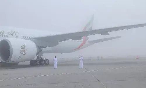 താഴ്ന്ന് പറക്കുമ്പോൾ പൈലറ്റുമാർക്ക് ഒന്നും കാണാൻ പറ്റാത്ത അവസ്ഥ; ചുറ്റും മങ്ങിയ കാഴ്ചകൾ; കനത്ത മൂടൽമഞ്ഞിനെ തുടർന്ന് ദുബായ് എയർപോർട്ടിൽ വിമാനങ്ങൾ വഴിതിരിച്ചു വിട്ടു;അതീവ ജാഗ്രത