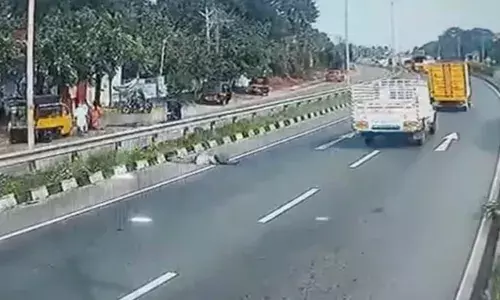 പണി കഴിഞ്ഞ് വീട്ടിലേക്ക് മടങ്ങവേ ജീവനെടുത്ത് വാഹനാപകടം; ഒരു ശ്രദ്ധയുമില്ലാതെ സി​ഗ്നൽ തെറ്റിച്ചെത്തിയ പിക്കപ്പ് വാനിടിച്ച് യുവാവിന് ദാരുണാന്ത്യം; സംഭവം പാലക്കാട്