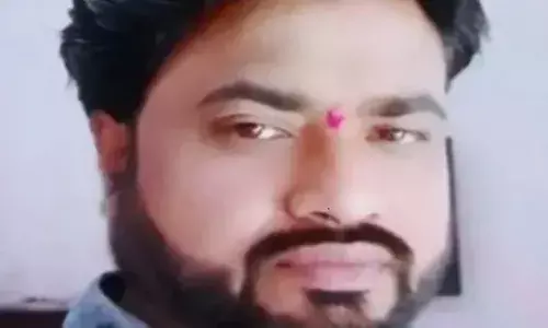 രാവിലെ തന്നെ ഹെവി റൂട്ടിലൂടെ കുതിച്ച ബസ്; ജോലിക്ക് പോകുന്നവരെയെല്ലാം കയറ്റി യാത്ര; പെട്ടെന്ന് ഡ്രൈവിംഗ് സീറ്റിൽ വേദനിപ്പിക്കുന്ന കാഴ്ച; കണ്ണീരായി ജീവനക്കാരന്റെ വിയോഗം