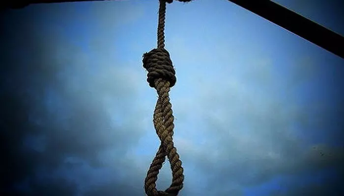 ട്രെയിനില് സഞ്ചരിക്കവെ മറാത്തി സംസാരിക്കാത്തതിനെ ചൊല്ലി ആക്രമണം; ഇരയായ കോളേജ് വിദ്യാര്ത്ഥി തൂങ്ങി മരിച്ചു ട്രെയിനില് സഞ്ചരിക്കവെ മറാത്തി സംസാരിക്കാത്തതിനെ ചൊല്ലി ആക്രമണം; ഇരയായ കോളേജ് വിദ്യാര്ത്ഥി തൂങ്ങി മരിച്ചു