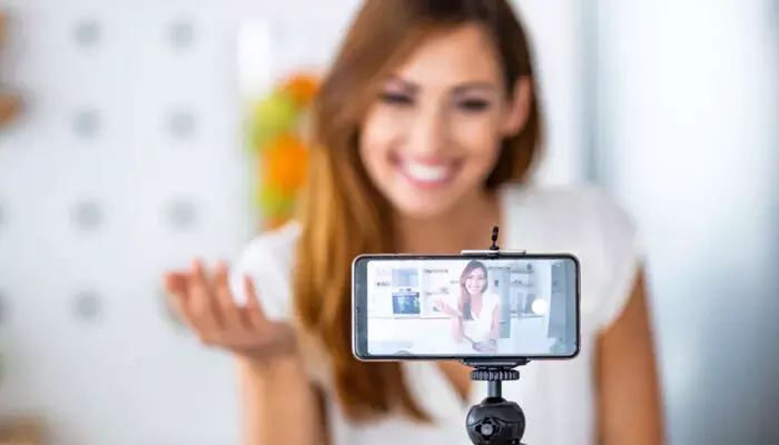 ഹൈ ഹാലോ..ഞങ്ങൾ പെട്ടു ഗയ്‌സ്..; കുവൈറ്റിൽ സോഷ്യൽ മീഡിയ ഇൻഫ്ലുവൻസർമാർക്ക് കർശന നിയന്ത്രണം; ഡിജിറ്റൽ വ്യാപാര മേഖല നിയന്ത്രിക്കാൻ അധികൃതർ