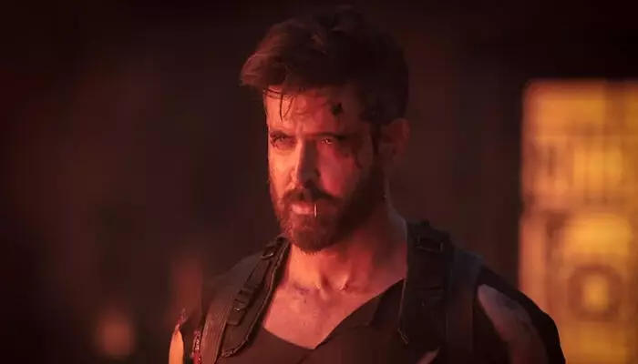 എൻ്റെ അവസാന ചിത്രം ബോക്സ് ഓഫീസിൽ ബോംബായിരുന്നു, എന്നിട്ടും നിങ്ങൾ എന്നെ സൂപ്പർസ്റ്റാർ എന്ന് വിളിക്കുന്നു; പൊതുവേദിയിൽ സ്വയം ട്രോളി ഹൃത്വിക് റോഷൻ; കൈയ്യടിച്ച് ആരാധകർ എൻ്റെ അവസാന ചിത്രം ബോക്സ് ഓഫീസിൽ ബോംബായിരുന്നു, എന്നിട്ടും നിങ്ങൾ എന്നെ സൂപ്പർസ്റ്റാർ എന്ന് വിളിക്കുന്നു; പൊതുവേദിയിൽ സ്വയം ട്രോളി ഹൃത്വിക് റോഷൻ; കൈയ്യടിച്ച് ആരാധകർ