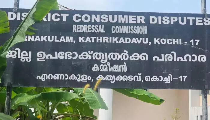 വാറന്റി കാലയളവില്‍ തകരാറിലായ ഫ്രിഡ്ജ് റിപ്പയര്‍ ചെയ്ത് നല്‍കിയില്ല; പകരം, 15,000 രൂപ അധികമായി നല്‍കി പുതിയ എയര്‍ കണ്ടീഷണര്‍ വാങ്ങാന്‍ നിര്‍ബന്ധിച്ചു; ഉപഭോക്താവിന് നിര്‍മ്മാതാവ് നഷ്ടപരിഹാരവും കോടതി ചെലവും നല്‍കണം