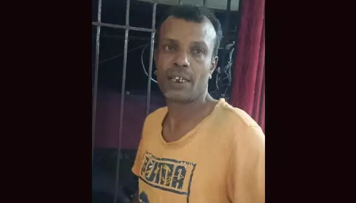 തനിച്ചു താമസിക്കുന്ന വയോധികയുടെ വീട്ടിലെത്തി മോഷണം നടത്താന് ശ്രമം; സിസിടിവി കാമറ നശിപ്പിച്ചു; പളളിയുടെ കുരിശടി തകര്ക്കാനും നോക്കി; പ്രതിയെ അറസ്റ്റ് ചെയ്ത് പത്തനംതിട്ട പോലീസ് തനിച്ചു താമസിക്കുന്ന വയോധികയുടെ വീട്ടിലെത്തി മോഷണം നടത്താന് ശ്രമം; സിസിടിവി കാമറ നശിപ്പിച്ചു; പളളിയുടെ കുരിശടി തകര്ക്കാനും നോക്കി; പ്രതിയെ അറസ്റ്റ് ചെയ്ത് പത്തനംതിട്ട പോലീസ്