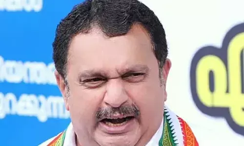 കടകംപള്ളിയില്‍ മാത്രം പോരാ, വിഎന്‍ വാസവനിലേക്കും അന്വേഷണം നീളണം; സ്വര്‍ണം ഇളക്കിയെടുത്ത് പുറത്തേക്ക് കൊണ്ടുപോകണമെങ്കില്‍ ബോര്‍ഡ് പ്രസിഡന്റ് മാത്രം വിചാരിച്ചാല്‍ നടക്കില്ലെന്ന് കെ മുരളീധരന്‍