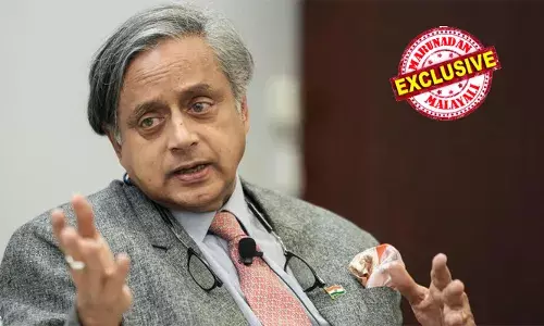 ഡെസ്മണ്ട് ടുട്ടു ഇന്റര്‍നാഷണല്‍ പീസ് ലെക്ച്ചര്‍; അതിന് ശേഷം ആഫ്രിക്കയില്‍ നിന്നും ദുബായിലേക്ക് പറന്നു; പേഴ്സണല്‍ സ്റ്റാഫുകളുള്ളതും ഗള്‍ഫിലെ പരിപാടി ഏകോപനത്തിന്; വിമാനം ഇറങ്ങിയാല്‍ തിരുവനന്തപുരം എംപി എല്ലാം വിശദീകരിക്കും; ഇപ്പോഴും ശശി തരൂര്‍ കോണ്‍ഗ്രസുകാരന്‍ തന്നെ; ആ രാജി വാര്‍ത്ത വ്യാജം