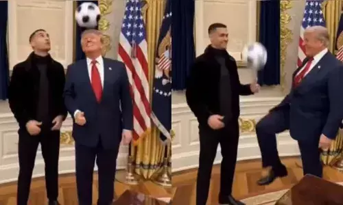 റൊണാൾഡോ ഒരു നല്ല വ്യക്തിയാണ്, സ്മാർട്ടാണ്, കൂളാണ്, കാണാൻ കഴിഞ്ഞതിൽ സന്തോഷം; വൈറ്റ് ഹൗസിൽ ഇതിഹാസ താരത്തോടൊപ്പം പന്ത് തട്ടി ഡൊണാൾഡ് ട്രംപ്; ചിരി പടർത്തി വൈറൽ വീഡിയോ