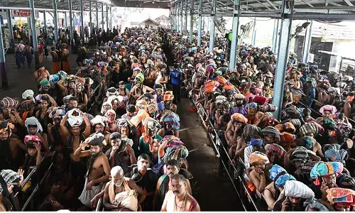 ശബരിമലയില്‍ സ്‌പോട്ട് ബുക്കിങ്ങില്‍ ഇളവ് നല്‍കി ഹൈക്കോടതി; തിരക്ക് നോക്കി തീരുമാനം എടുക്കാം; സ്‌പോട്ട് ബുക്കിങ് 5000 ആയി കുറച്ചതോടെ തിരക്ക് കുറഞ്ഞു