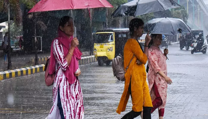 ന്യൂനമർദ്ദത്തിന് സാധ്യത; സംസ്ഥാനത്ത് ഇന്നും ഇടിമിന്നലോട് കൂടിയ മഴ; നാല് ജില്ലകളിൽ യെല്ലോ അലർട്ട് പ്രഖ്യാപിച്ചു; ജാഗ്രത മുന്നറിയിപ്പ് നൽകി അധികൃതർ