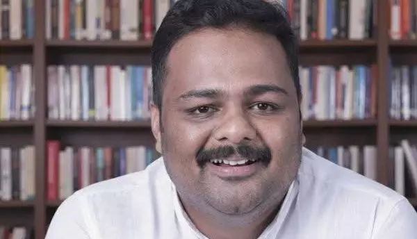 പരിഭവങ്ങള്‍ ഉണ്ട് പക്ഷേ പാര്‍ട്ടിയെ പോറല്‍ എല്‍പിക്കാന്‍ ഇല്ല; പൊട്ടിതെറികള്‍ക്കിടയില്‍ ചര്‍ച്ചയായി യൂത്ത് കോണ്‍ഗ്രസ് നേതാവ് വസന്ത് തെങ്ങുംപള്ളിയുടെ ഫേസ്ബുക്ക് പോസ്റ്റ്