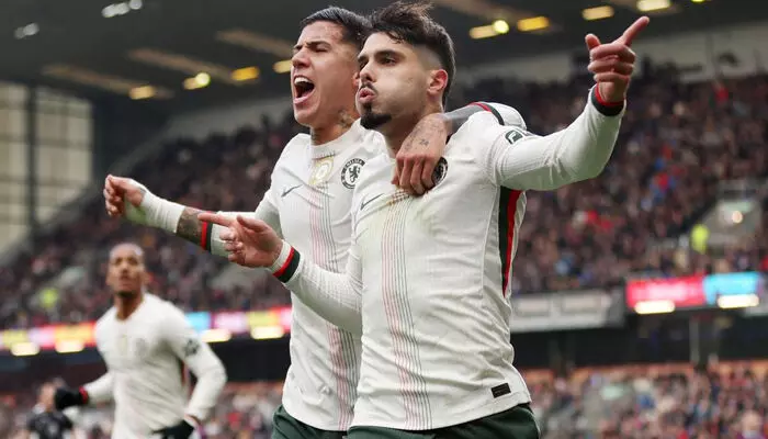 ഇംഗ്ലീഷ് പ്രീമിയർ ലീഗിൽ ചെൽസിക്ക് തുടർച്ചയായ മൂന്നാം വിജയം; ബേൺലിയെ പരാജയപ്പെടുത്തിയത് എതിരില്ലാത്ത രണ്ട് ഗോളുകൾക്ക്; പോയിന്റ് പട്ടികയിൽ ബ്ലൂസ്‌ രണ്ടാം സ്ഥാനത്ത്