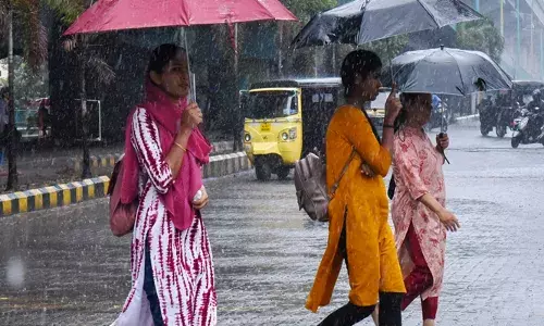 ന്യൂനമർദ്ദത്തിന് സാധ്യത; സംസ്ഥാനത്ത് ഇന്നും ഇടിമിന്നലോട് കൂടിയ മഴ; നാല് ജില്ലകളിൽ യെല്ലോ അലർട്ട് പ്രഖ്യാപിച്ചു; ജാഗ്രത മുന്നറിയിപ്പ് നൽകി അധികൃതർ