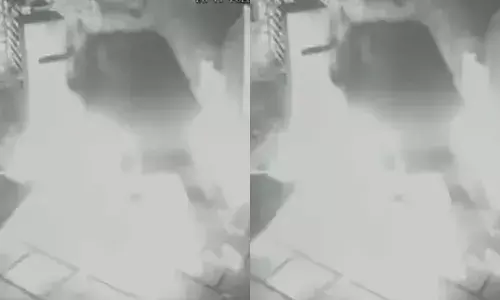 സ്വന്തം വീട്ടിലേക്ക് കയറി വരുന്നതുപോലെ ഗേറ്റും തകർത്തെത്തിയ കാർ; മദ്യലഹരിയിൽ അമിതവേഗതയിലെത്തി അപകടം; രക്ഷപ്പെട്ടത് ഭാഗ്യം കൊണ്ട്