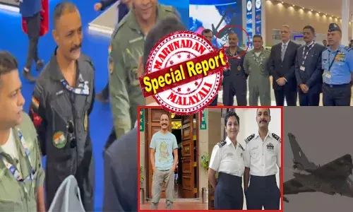 യൂണിഫോം ധരിച്ച് ചെറു പുഞ്ചിരിയോടെ നെഞ്ച് വിരിച്ച് നിൽക്കുന്ന ആ വിങ്ങ് കമാൻഡർ; എല്ലാവരെയും ഷേക്ക് ഹാൻഡ് നൽകി വരവേൽക്കുന്ന കാഴ്ച; സ്വന്തം മകന്റെ അവസാന നിമിഷങ്ങൾ യൂട്യൂബിൽ കണ്ടിരുന്ന പിതാവും; തേ​ജ​സ് പറത്തുന്നതിന് തൊട്ട് മുമ്പുള്ള ദൃശ്യങ്ങൾ പുറത്ത്; രാജ്യത്തിന് തന്നെ തീരാ നോവായി ന​മ​ൻ​ഷ് സ്യാ​ലി​ന്‍റെ വിയോഗം