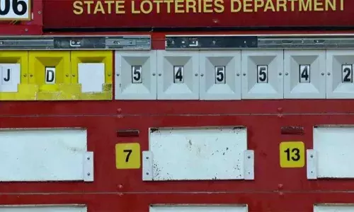 പൂജാ ബംപറും പാലക്കാട്ട് നിന്നുള്ള ടിക്കറ്റിന്; 12 കോടി ഒന്നാം സമ്മാനം അടിച്ചത്  JD 545542 ടിക്കറ്റിന്; സമ്മാനത്തിന് അര്‍ഹമായത് കിങ്‌സ്റ്റാര്‍ ഏജന്‍സിയിലെ എസ് സുരേഷ് വിറ്റ ടിക്കറ്റിന്; രണ്ടാം സമ്മാനം ഒരുകോടി വീതം അഞ്ചുപേര്‍ക്ക്