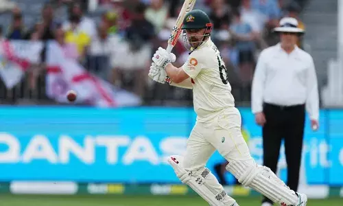 രണ്ടാം ഇന്നിങ്സിലും തകർന്നടിഞ്ഞ് ഇംഗ്ലണ്ട്; ട്രാവിസ് ഹെഡിന്റെ വെടിക്കെട്ട് സെഞ്ചുറിയിൽ രണ്ടാം ദിനം ജയിച്ച് കയറി ഓസ്‌ട്രേലിയ; പെർത്തിൽ സ്റ്റാർക്കിന് പത്ത് വിക്കറ്റ്; ആഷസിൽ കങ്കാരുപ്പടയ്ക്ക് മേൽക്കൈ