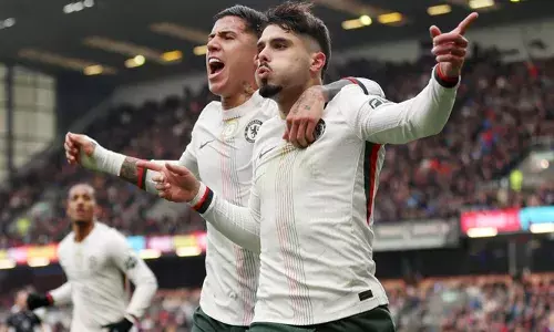 ഇംഗ്ലീഷ് പ്രീമിയർ ലീഗിൽ ചെൽസിക്ക് തുടർച്ചയായ മൂന്നാം വിജയം; ബേൺലിയെ പരാജയപ്പെടുത്തിയത് എതിരില്ലാത്ത രണ്ട് ഗോളുകൾക്ക്; പോയിന്റ് പട്ടികയിൽ ബ്ലൂസ്‌ രണ്ടാം സ്ഥാനത്ത്