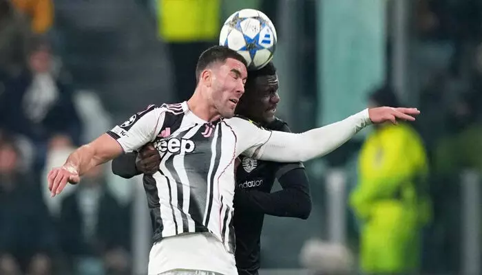 യുവന്റസ് താരം വ്ലാഹോവിച്ചിനെതിരെ വംശീയ അധിക്ഷേപം മുഴക്കി കാണികൾ; മുദ്രാവാക്യങ്ങൾ നിർത്താൻ മുന്നറിപ്പ് നൽകിയിട്ടും ആരാധകർ അടങ്ങിയില്ല; ഇറ്റാലിയൻ സീരി എ മത്സരം തടസപ്പെട്ടു യുവന്റസ് താരം വ്ലാഹോവിച്ചിനെതിരെ വംശീയ അധിക്ഷേപം മുഴക്കി കാണികൾ; മുദ്രാവാക്യങ്ങൾ നിർത്താൻ മുന്നറിപ്പ് നൽകിയിട്ടും ആരാധകർ അടങ്ങിയില്ല; ഇറ്റാലിയൻ സീരി എ മത്സരം തടസപ്പെട്ടു