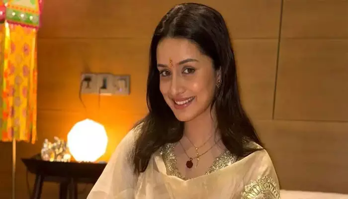 സിനിമ ചിത്രീകരണത്തിനിടെ ബോളിവുഡ് നടി ശ്രദ്ധ കപൂറിന്റെ കാൽവിരലിന് പൊട്ടൽ; ഈതയുടെ ഷൂട്ടിംഗ് നിർത്തിവെച്ചു