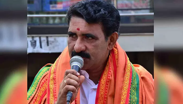 ഗോപു വെജിറ്റേറിയനാണോ, ബീഫ് കഴിക്കുമോ എന്ന് വി എസ് സുനില് കുമാര്; ശുദ്ധമായ പോത്തിറച്ചി കിട്ടിയാല് കഴിക്കും എന്ന് ബി ഗോപാലകൃഷ്ണന്റെ മറുപടി; ചാനല്ചര്ച്ചയിലെ പ്രതികരണം സോഷ്യല് മീഡിയയില് വൈറലാകുന്നു ഗോപു വെജിറ്റേറിയനാണോ, ബീഫ് കഴിക്കുമോ എന്ന് വി എസ് സുനില് കുമാര്; ശുദ്ധമായ പോത്തിറച്ചി കിട്ടിയാല് കഴിക്കും എന്ന് ബി ഗോപാലകൃഷ്ണന്റെ മറുപടി; ചാനല്ചര്ച്ചയിലെ പ്രതികരണം സോഷ്യല് മീഡിയയില് വൈറലാകുന്നു