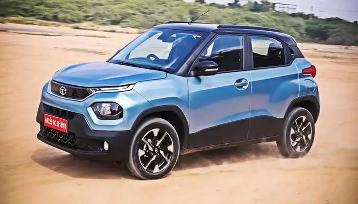 ഇടിച്ചാൽ പപ്പടം പോലെ ആകുമെന്ന് പ്രതീക്ഷച്ചവർ വരെ ഞെട്ടി; ഇത്..മുതല് വേറെയാ മോനെ..; ജനപ്രിയ മോഡലായ ടാറ്റ പഞ്ചിന് മികച്ച വിൽപ്പന; കണക്കുകൾ പുറത്ത്