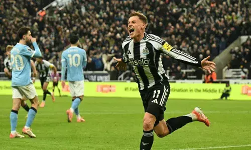 പ്രീമിയർ ലീഗിൽ മാഞ്ചസ്റ്റർ സിറ്റിയ്ക്ക് തോൽവി; സെന്റ് ജെയിംസ് പാർക്കിലെ ആവേശപ്പോരിൽ  ന്യൂകാസിൽ യുണൈറ്റഡിന് 2-1ന്റെ തകർപ്പൻ ജയം; ഹാർവി ബാൺസിന് ഇരട്ടഗോൾ