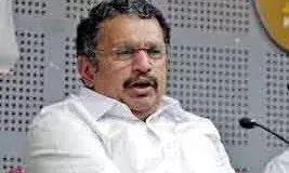 മന്ത്രിമാര്‍ അറിയാതെ ശബരിമല സ്വര്‍ണ്ണക്കൊള്ള നടക്കില്ലെന്ന് മുരളീധരന്‍; കടകംപള്ളിയേയും വാസവനേയും ലക്ഷ്യമിട്ട് കോണ്‍ഗ്രസ് നേതാവ്