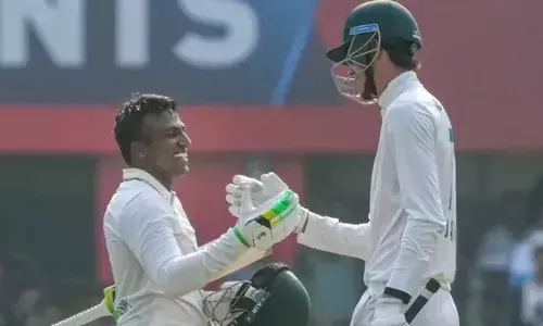 ഏഴാമനായി ഇറങ്ങി സെഞ്ചുറിയുമായി മുത്തുസാമി; ഒന്‍പതാമനായി ഇറങ്ങി സെഞ്ചുറിക്ക് അരികെവീണ മാര്‍ക്കോ യാന്‍സന്‍;  എറിഞ്ഞുമടുത്ത് ഇന്ത്യന്‍ ബൗളര്‍മാര്‍; ഒടുവില്‍ പ്രോട്ടീസ് 489 റണ്‍സിന് പുറത്ത്;  ഗുവാഹത്തി ക്രിക്കറ്റ് ടെസ്റ്റില്‍ ഇന്ത്യ പ്രതിരോധത്തില്‍