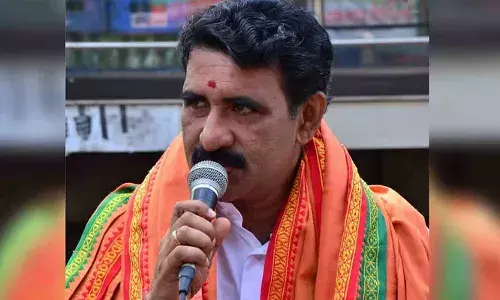 ഗോപു വെജിറ്റേറിയനാണോ, ബീഫ് കഴിക്കുമോ എന്ന് വി എസ് സുനില്‍ കുമാര്‍;  ശുദ്ധമായ പോത്തിറച്ചി കിട്ടിയാല്‍ കഴിക്കും എന്ന് ബി  ഗോപാലകൃഷ്ണന്റെ മറുപടി;  ചാനല്‍ചര്‍ച്ചയിലെ പ്രതികരണം സോഷ്യല്‍ മീഡിയയില്‍ വൈറലാകുന്നു