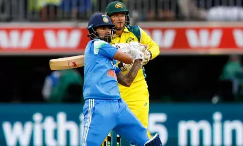 പരിക്കേറ്റ ഗില്ലും ശ്രേയസുമില്ല; ഇന്ത്യന്‍ ഏകദിന ടീമിനെ നയിക്കാന്‍ കെ എല്‍ രാഹുല്‍;  രോഹിതും കോലിയും തുടരും;  സഞ്ജുവിന് ഇടമില്ല, ഋഷഭും ജുറലും ടീമില്‍; ജയ്‌സ്വാളും തിലക് വര്‍മയും ഋതുരാജും തിരിച്ചെത്തി; ദക്ഷിണാഫ്രിക്കയ്ക്ക് എതിരായ ഏകദിന ടീമിനെ പ്രഖ്യാപിച്ചു