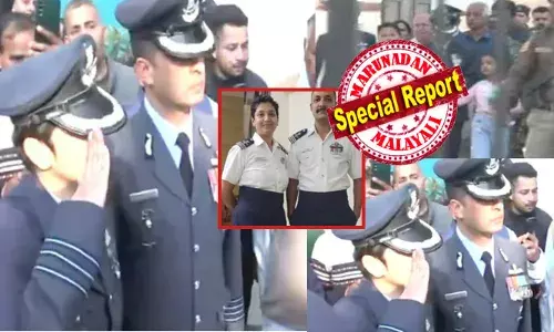 തന്റെ പ്രാണന്റെ പാതിയെ വഹിച്ചുകൊണ്ട് വീട്ടുനടയിലെത്തിയ വിലാപയാത്ര; ഉറ്റവർക്കിടയിലൂടെ യൂണിഫോം ധരിച്ചെത്തി പ്രിയതമന് പൊട്ടിക്കരഞ്ഞു കൊണ്ട് അന്ത്യാഭിവാദ്യം അർപ്പിച്ച് ഭാര്യ അഫ്ഷാൻ; എങ്ങും വികാരഭരിതമായ നിമിഷങ്ങൾ; ഇനി ആ വിങ്ങ് കമാൻഡർ ജ്വലിക്കുന്ന ഓർമ