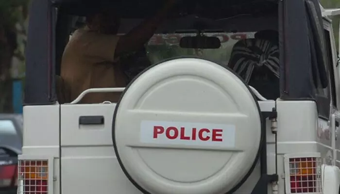 വിവാഹച്ചടങ്ങില്‍ പങ്കെടുക്കാനെത്തിയ ഒന്‍പതാം ക്ലാസുകാരിയെ ശുചിമുറിയില്‍ വച്ച് ബലാല്‍സംഗം ചെയ്തു; യുവാവിനായി തിരച്ചില്‍