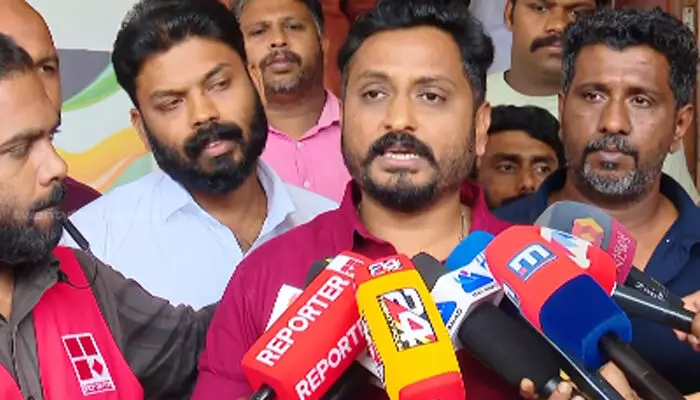 വയനാട്ടില് വിമതനീക്കം അവസാനിച്ചു; യൂത്ത് കോണ്ഗ്രസ് സംസ്ഥാന സെക്രട്ടറി ജഷീര് പള്ളിവയല് പത്രിക പിന്വലിച്ചു; കോണ്ഗ്രസില് വിശ്വാസം ഉണ്ട്, പാര്ട്ടിക്ക് കളങ്കം വരുത്തില്ലെന്ന് ജഷീര്; പിന്നില് വി.ഡി.സതീശന്റെ ഇടപെടല് വയനാട്ടില് വിമതനീക്കം അവസാനിച്ചു; യൂത്ത് കോണ്ഗ്രസ് സംസ്ഥാന സെക്രട്ടറി ജഷീര് പള്ളിവയല് പത്രിക പിന്വലിച്ചു; കോണ്ഗ്രസില് വിശ്വാസം ഉണ്ട്, പാര്ട്ടിക്ക് കളങ്കം വരുത്തില്ലെന്ന് ജഷീര്; പിന്നില് വി.ഡി.സതീശന്റെ ഇടപെടല്