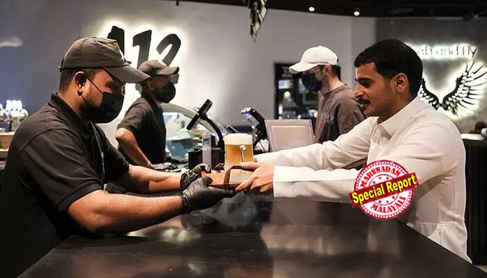 സൗദി അറേബ്യയില് മാറ്റത്തിന്റെ കാറ്റ് വീശുന്നു! വിദേശികള്ക്ക് മദ്യം വാങ്ങുന്നതില് ഇളവ്; പ്രീമിയം വിസക്കാര്ക്ക് ഇനി റിയാദിലെ ഏക മദ്യവില്പ്പന സ്റ്റോറില് നിന്ന് മദ്യം വാങ്ങാം; വില്പ്പന കേന്ദ്രത്തില് നല്ല തിരക്ക്; ഇളവ് വരുത്തിയത് മുഹമ്മദ് ബിന് സല്മാന്റെ പരിഷ്കാരങ്ങളുടെ ഭാഗമായി സൗദി അറേബ്യയില് മാറ്റത്തിന്റെ കാറ്റ് വീശുന്നു! വിദേശികള്ക്ക് മദ്യം വാങ്ങുന്നതില് ഇളവ്; പ്രീമിയം വിസക്കാര്ക്ക് ഇനി റിയാദിലെ ഏക മദ്യവില്പ്പന സ്റ്റോറില് നിന്ന് മദ്യം വാങ്ങാം; വില്പ്പന കേന്ദ്രത്തില് നല്ല തിരക്ക്; ഇളവ് വരുത്തിയത് മുഹമ്മദ് ബിന് സല്മാന്റെ പരിഷ്കാരങ്ങളുടെ ഭാഗമായി