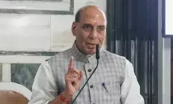 സിന്ധ് ഇന്ത്യയില് നിന്നും വിഭജിച്ച് പോയത് എല് കെ അദ്വാനിയെപ്പോലെയുള്ള സിന്ധികള് അംഗീകരിച്ചിട്ടില്ല; നാളെ സിന്ധ് ഇന്ത്യയില് തിരിച്ചെത്തില്ലെന്ന് ആര്ക്കറിയാം; അതിര്ത്തികള് മാറിയേക്കാം; പാക്കിസ്ഥാന്റെ ഉറക്കം കെടുത്തുന്ന പ്രസ്താവനയുമായി പ്രതിരോധമന്ത്രി രാജ്നാഥ് സിങ് സിന്ധ് ഇന്ത്യയില് നിന്നും വിഭജിച്ച് പോയത് എല് കെ അദ്വാനിയെപ്പോലെയുള്ള സിന്ധികള് അംഗീകരിച്ചിട്ടില്ല; നാളെ സിന്ധ് ഇന്ത്യയില് തിരിച്ചെത്തില്ലെന്ന് ആര്ക്കറിയാം; അതിര്ത്തികള് മാറിയേക്കാം; പാക്കിസ്ഥാന്റെ ഉറക്കം കെടുത്തുന്ന പ്രസ്താവനയുമായി പ്രതിരോധമന്ത്രി രാജ്നാഥ് സിങ്