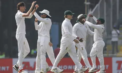 ദക്ഷിണാഫ്രിക്ക തകര്‍ത്തടിച്ച ഗുവാഹാട്ടിയില്‍  തകര്‍ന്നടിഞ്ഞ് ഇന്ത്യന്‍ ബാറ്റിങ് നിര;  യാന്‍സന് ആറ് വിക്കറ്റ്;  288 റണ്‍സ് ലീഡ് വഴങ്ങി ആതിഥേയര്‍; ഇന്ത്യയെ ഫോളോഓണ്‍ ചെയ്യിപ്പിക്കാതെ ബാവൂമ