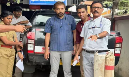 തെരഞ്ഞെടുപ്പ് അടുത്തതോടെ വീണ്ടും തലപൊക്കി; പരിശോധനയിൽ പിടിച്ചെടുത്തത് 450 കിലോയോളം നിരോധിത ഫ്ലക്സ്; സ്ഥാപന ഉടമക്ക് നോട്ടീസ്