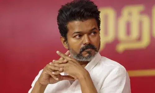 വിജയ്‌ക്കെതിരെ അപകീർത്തികരമായ പരാമർശം നടത്തിയത് ഇഷ്ടപ്പെട്ടില്ല; പിന്നാലെ യൂട്യൂബറെ തല്ലിച്ചതച്ചു; കേസിൽ നാല് ടിവികെ പ്രവർത്തകർ അറസ്റ്റിൽ